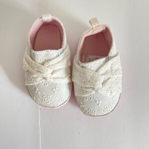 Baby Toddler Girls Soft Bottom White Eylet Lace Slip-On Walker Shoes- size 6-9M